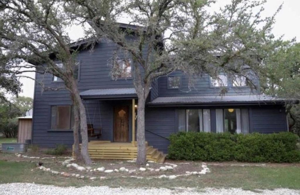 445 Twin Oaks TRL A, Dripping Springs, TX 78620