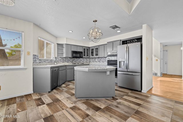 624 SKYDALE Drive, El Paso, TX 79912