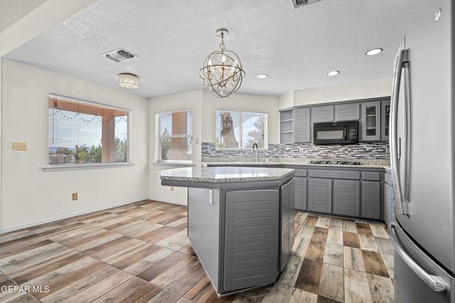 624 SKYDALE Drive, El Paso, TX 79912