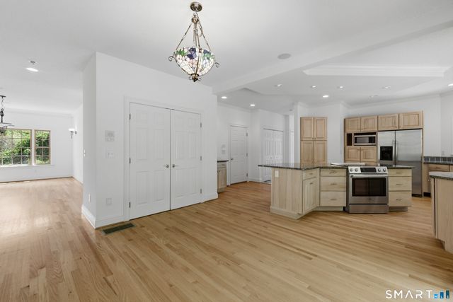 7 Mountainside Road, West Hartford, CT 06107