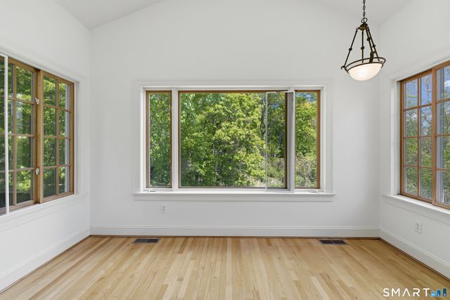 7 Mountainside Road, West Hartford, CT 06107