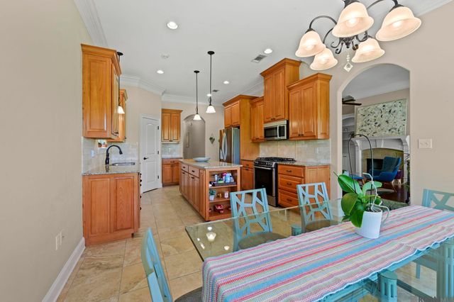 10753 Hilltree Dr, Baton Rouge, LA 70810