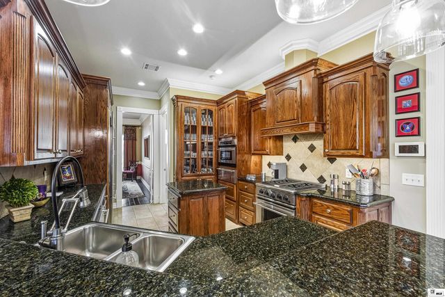 110 ST CHARLES CIRCLE, Monroe, LA 71203