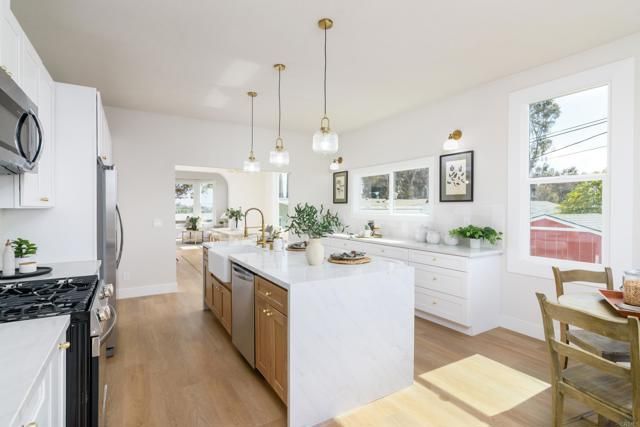 7284 W Point Ave, La Mesa, CA 91942