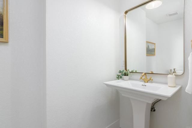 7284 W Point Ave, La Mesa, CA 91942