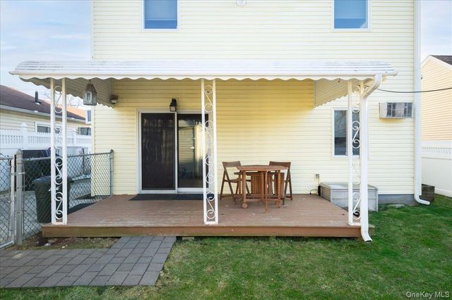 61 Cedar Street, Massapequa, NY 11758