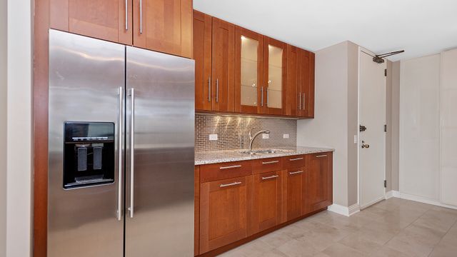 2500 N Lakeview Avenue 3002, Chicago, IL 60614
