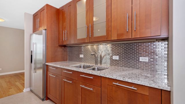 2500 N Lakeview Avenue 3002, Chicago, IL 60614