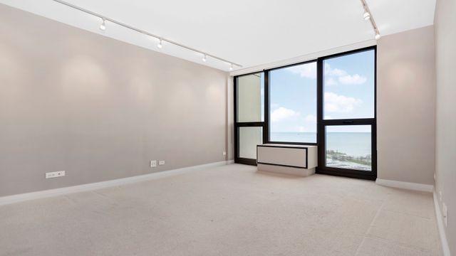 2500 N Lakeview Avenue 3002, Chicago, IL 60614