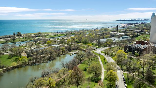 2500 N Lakeview Avenue 3002, Chicago, IL 60614