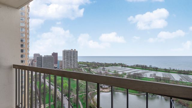 2500 N Lakeview Avenue 3002, Chicago, IL 60614