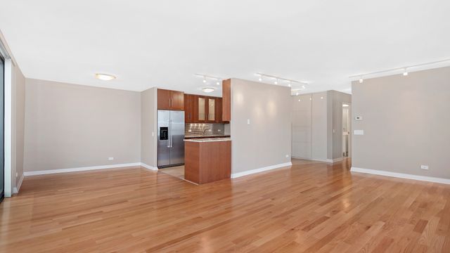2500 N Lakeview Avenue 3002, Chicago, IL 60614