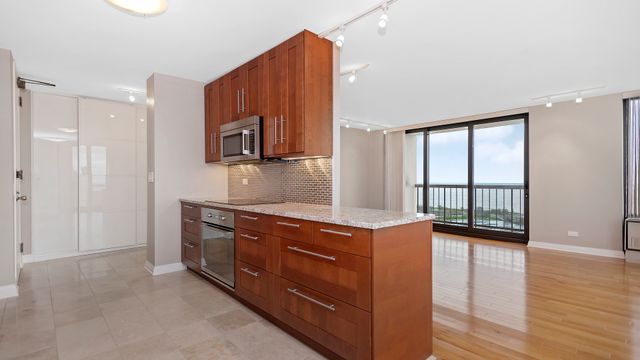 2500 N Lakeview Avenue 3002, Chicago, IL 60614