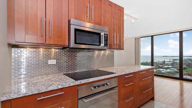 2500 N Lakeview Avenue 3002, Chicago, IL 60614