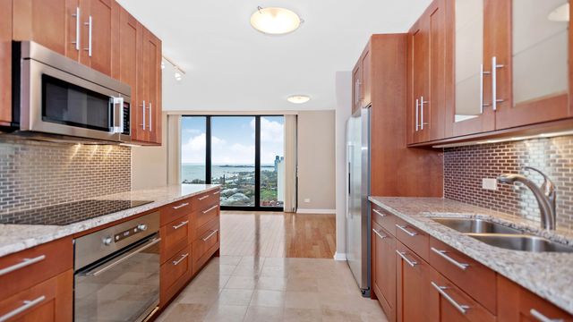 2500 N Lakeview Avenue 3002, Chicago, IL 60614