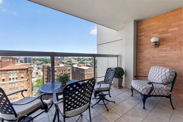 121 W 48th Street 808, Kansas City, MO 64112