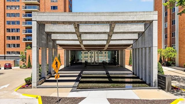 121 W 48th Street 808, Kansas City, MO 64112