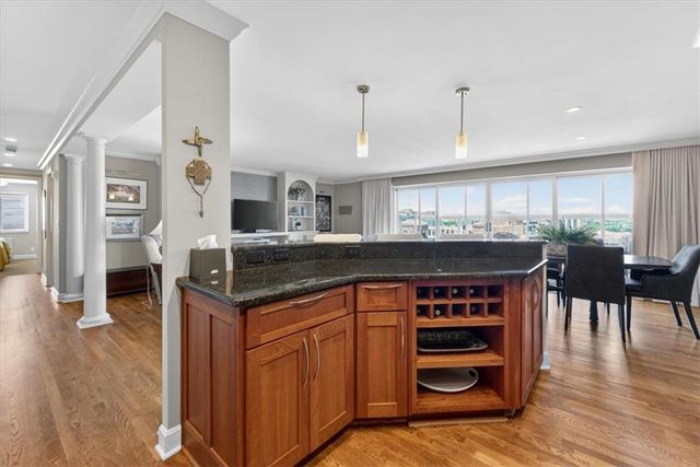 121 W 48th Street 808, Kansas City, MO 64112