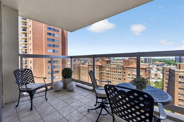 121 W 48th Street 808, Kansas City, MO 64112