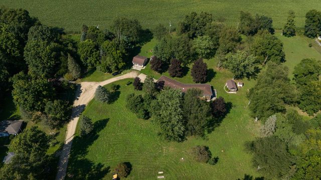 50295 St Joseph Street, Paw Paw, MI 49079