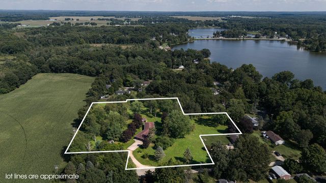 50295 St Joseph Street, Paw Paw, MI 49079