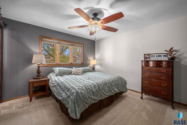 4108 E 23rd St, Sioux Falls, SD 57103