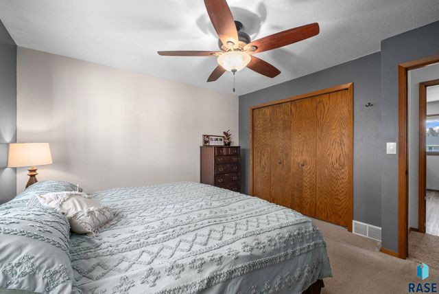 4108 E 23rd St, Sioux Falls, SD 57103