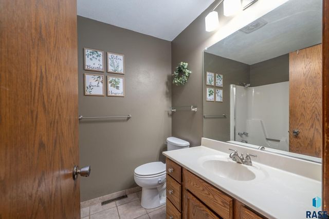4108 E 23rd St, Sioux Falls, SD 57103