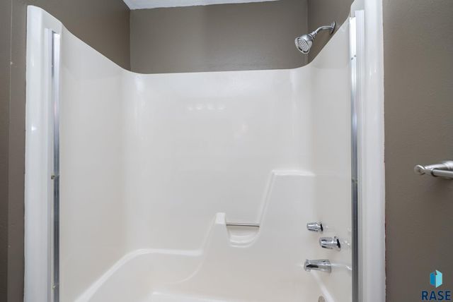 4108 E 23rd St, Sioux Falls, SD 57103