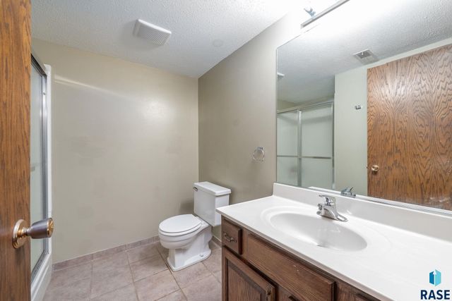 4108 E 23rd St, Sioux Falls, SD 57103