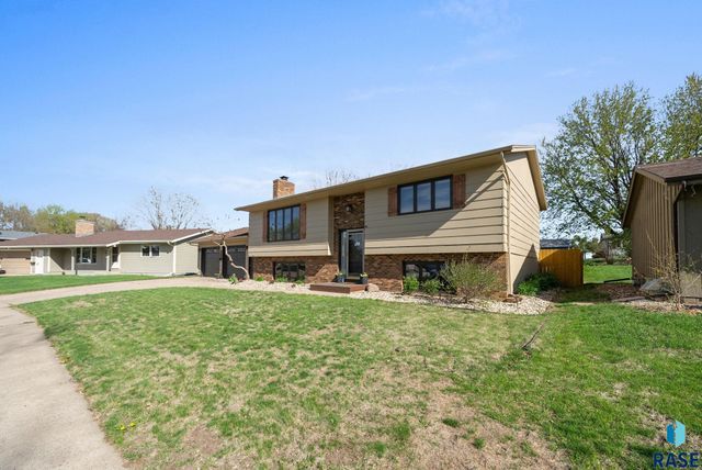 4108 E 23rd St, Sioux Falls, SD 57103