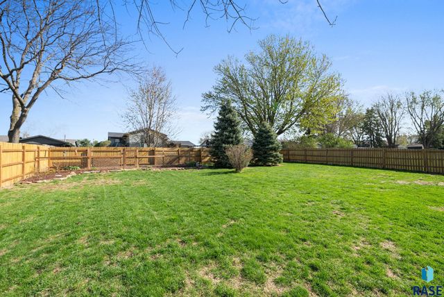 4108 E 23rd St, Sioux Falls, SD 57103