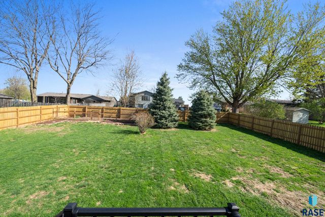 4108 E 23rd St, Sioux Falls, SD 57103
