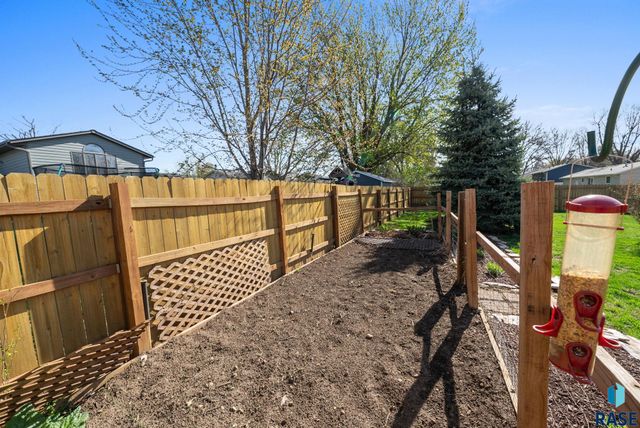 4108 E 23rd St, Sioux Falls, SD 57103