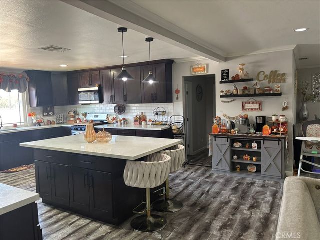 6995 Summit Valley Road, Hesperia, CA 92345