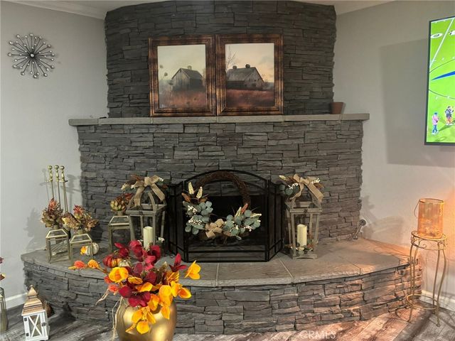 6995 Summit Valley Road, Hesperia, CA 92345