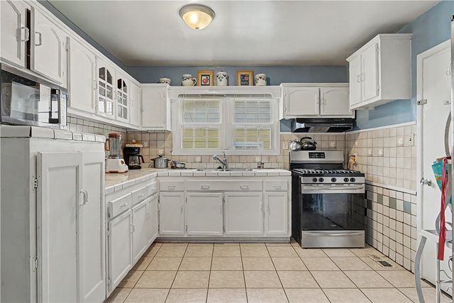 936 S Maxwell, Siloam Springs, AR 72761