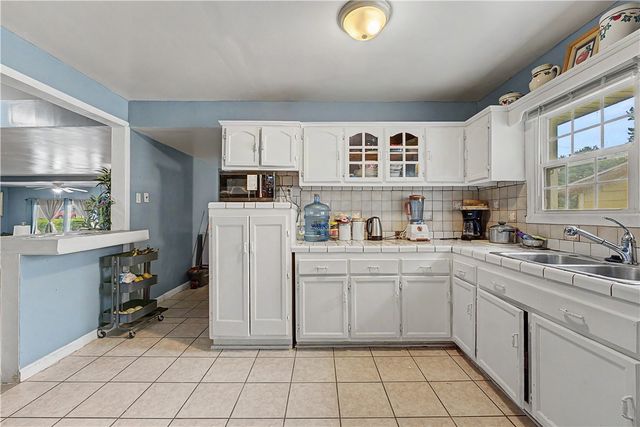 936 S Maxwell, Siloam Springs, AR 72761