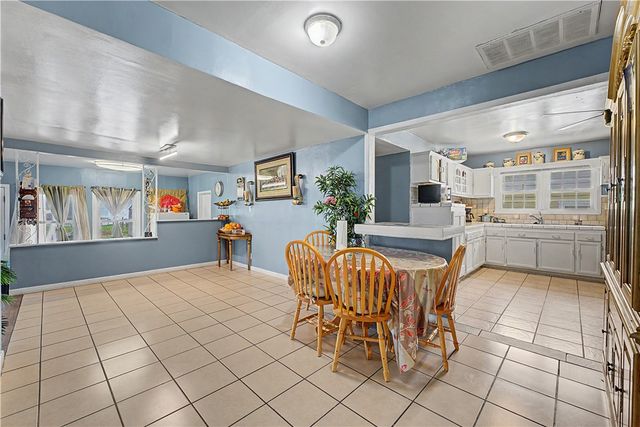 936 S Maxwell, Siloam Springs, AR 72761
