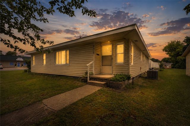 936 S Maxwell, Siloam Springs, AR 72761