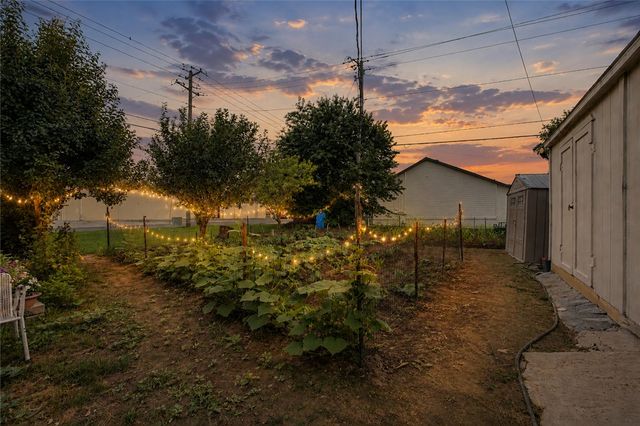 936 S Maxwell, Siloam Springs, AR 72761