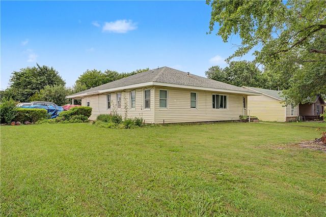 936 S Maxwell, Siloam Springs, AR 72761