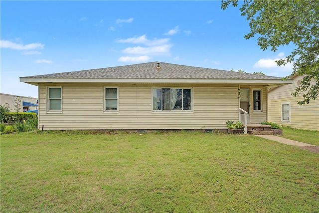 936 S Maxwell, Siloam Springs, AR 72761