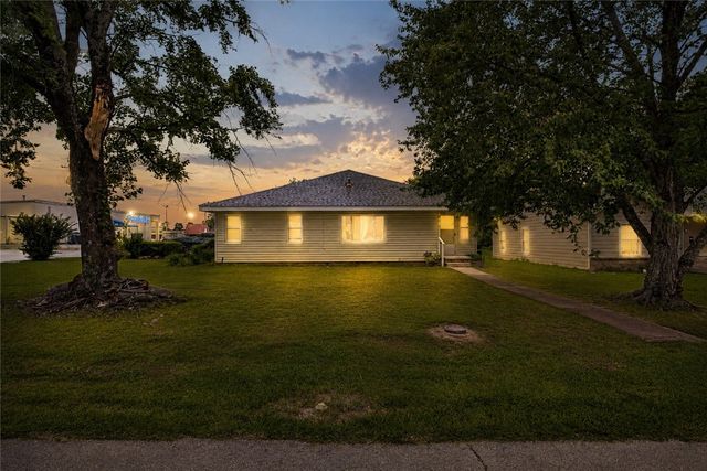 936 S Maxwell, Siloam Springs, AR 72761