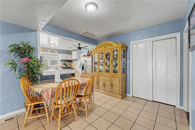 936 S Maxwell, Siloam Springs, AR 72761