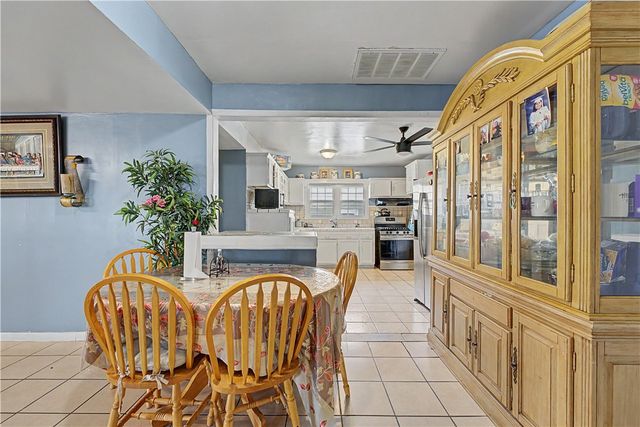 936 S Maxwell, Siloam Springs, AR 72761