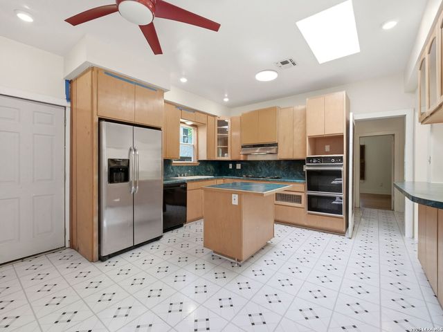 1549 W Huisache Avenue, San Antonio, TX 78201