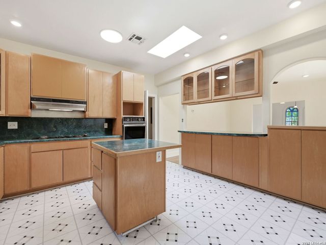 1549 W Huisache Avenue, San Antonio, TX 78201