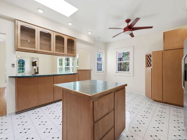 1549 W Huisache Avenue, San Antonio, TX 78201