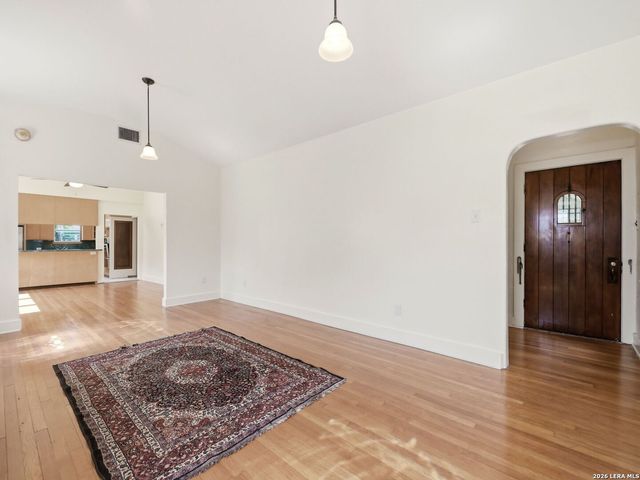 1549 W Huisache Avenue, San Antonio, TX 78201